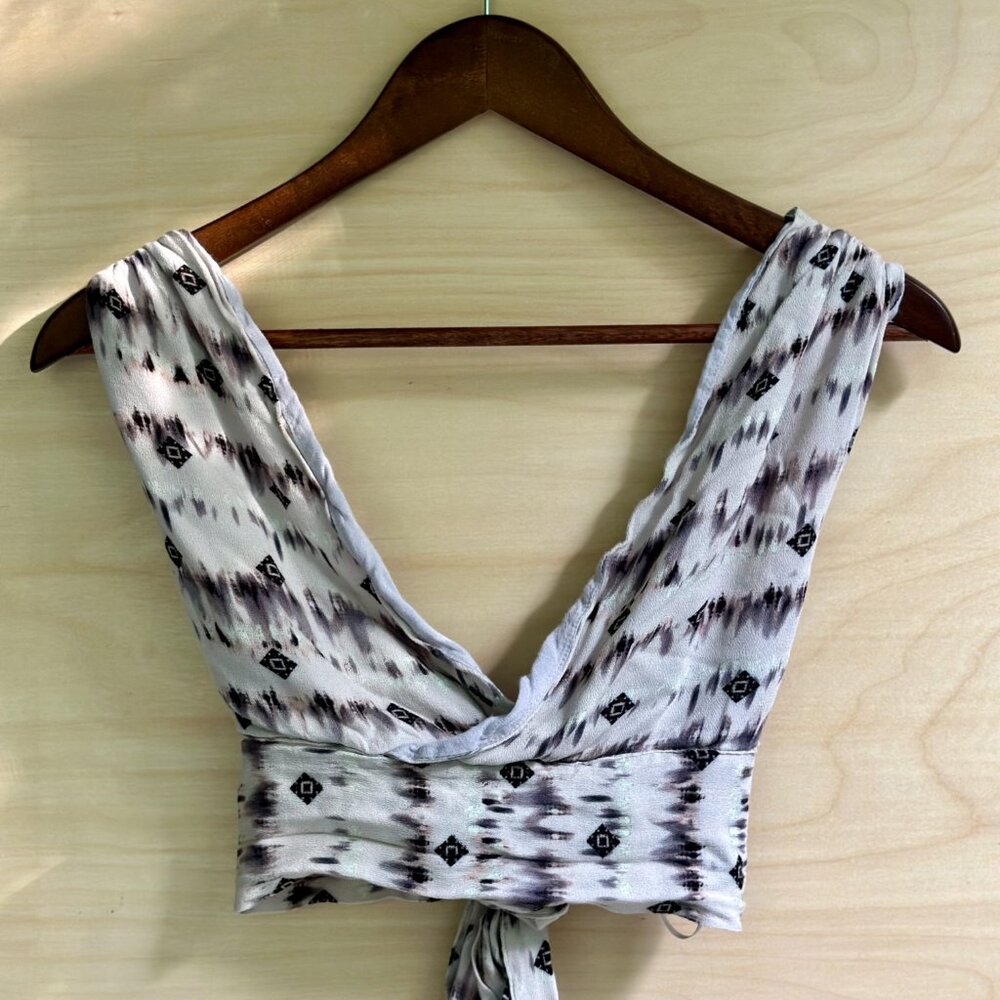 ❤️ Etiquette Boutique Printed Wrap Top Summer Shirt Crop Top Size M